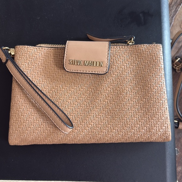 Steve Madden‎ Tan Woven Wristlet/ Crossbody Bag w/ Adjustable Strap Gold Accents - Picture 2 of 10